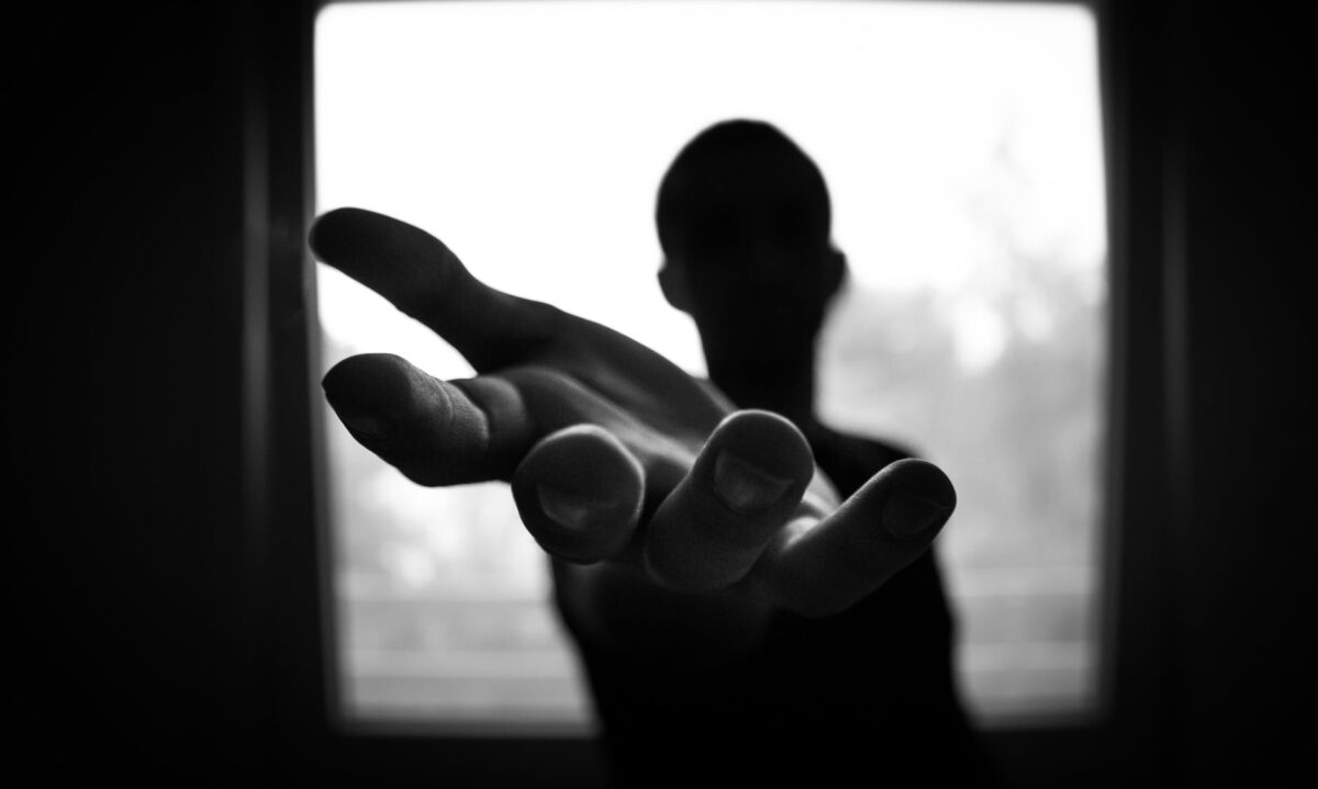 Sii solidale con un senzatetto o con qualcuno in difficoltà